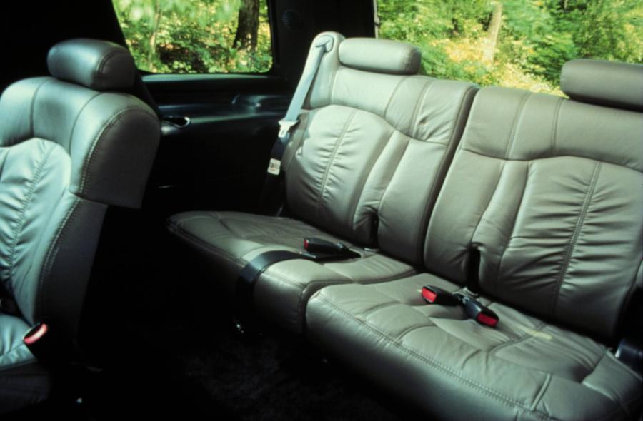  Chevrolet Tahoe 2000 года  (фото 34 из 57)